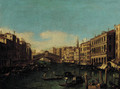 The Rialto Bridge, looking east from Palazzo Loredan - (Giovanni Antonio Canal) Canaletto